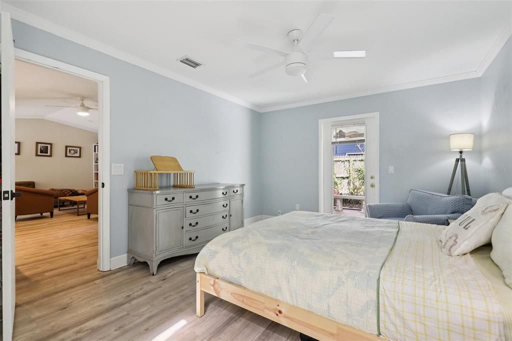 Active With Contract: $625,000 (4 beds, 3 baths, 2516 Square Feet)