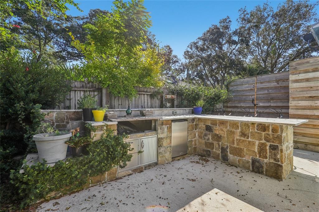 Active With Contract: $625,000 (4 beds, 3 baths, 2516 Square Feet)