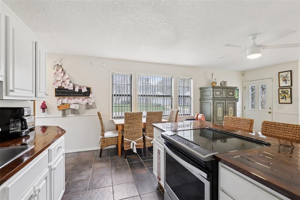 Active With Contract: $625,000 (4 beds, 3 baths, 2516 Square Feet)