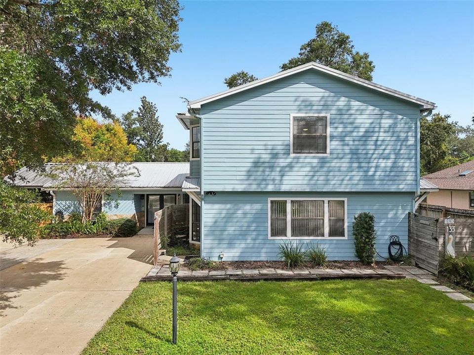 Active With Contract: $625,000 (4 beds, 3 baths, 2516 Square Feet)