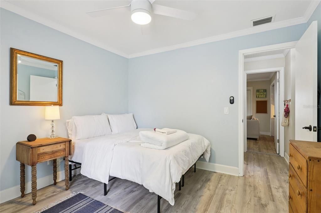 Active With Contract: $625,000 (4 beds, 3 baths, 2516 Square Feet)