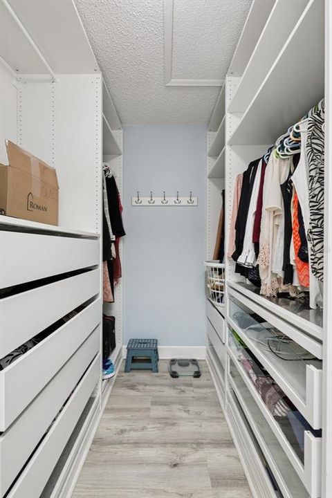 Active With Contract: $625,000 (4 beds, 3 baths, 2516 Square Feet)