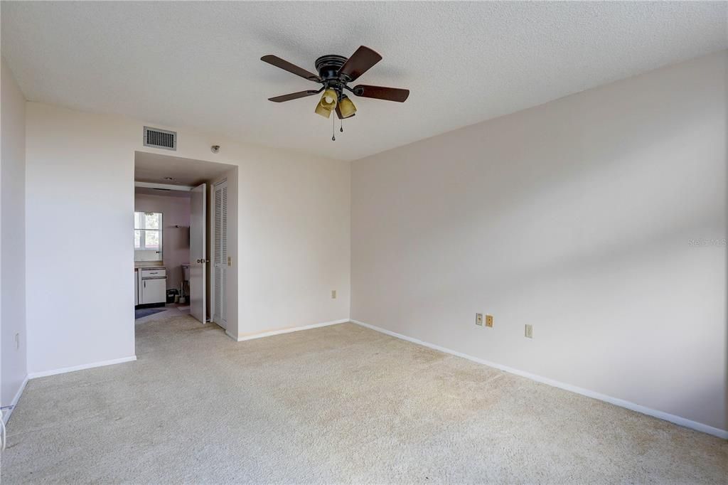 For Sale: $179,000 (2 beds, 2 baths, 1075 Square Feet)