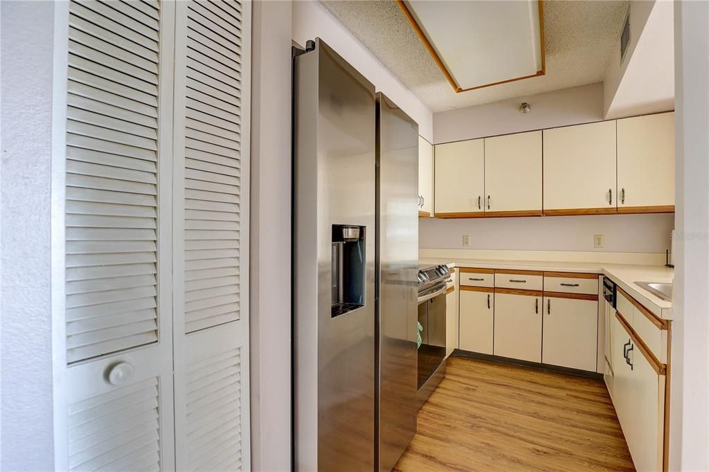 For Sale: $179,000 (2 beds, 2 baths, 1075 Square Feet)