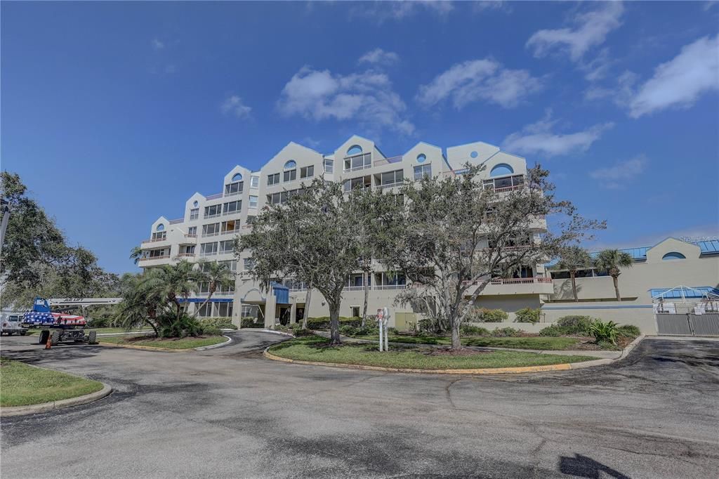 For Sale: $179,000 (2 beds, 2 baths, 1075 Square Feet)