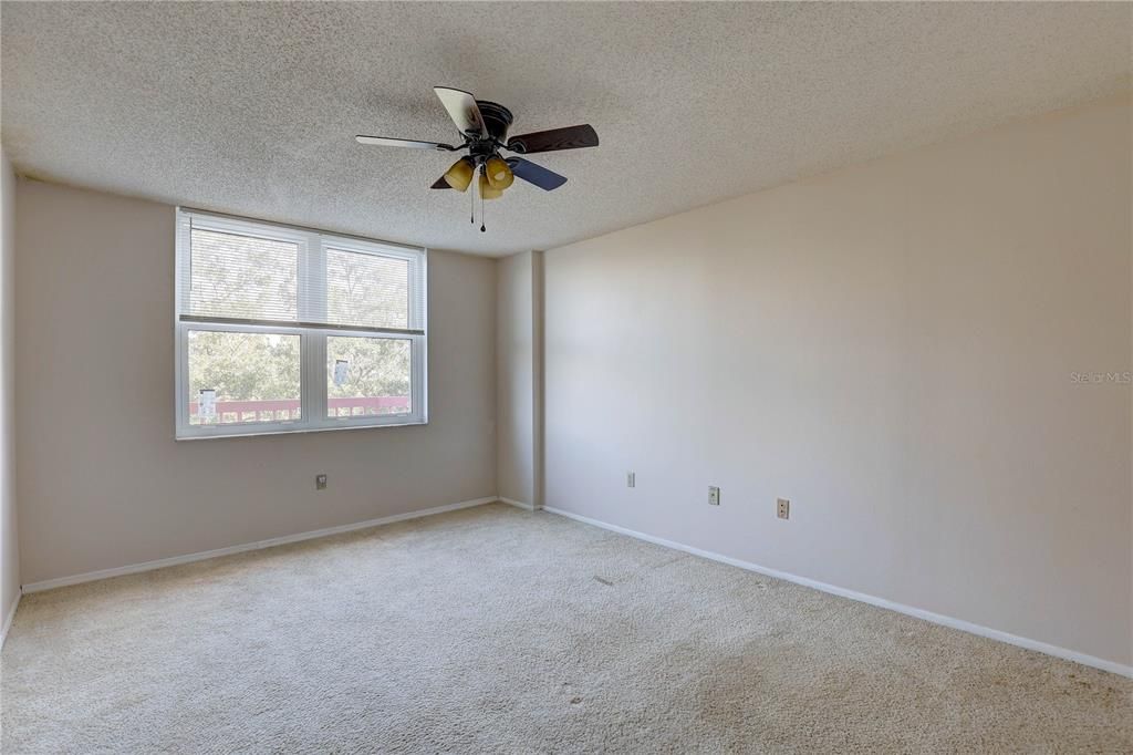 For Sale: $179,000 (2 beds, 2 baths, 1075 Square Feet)