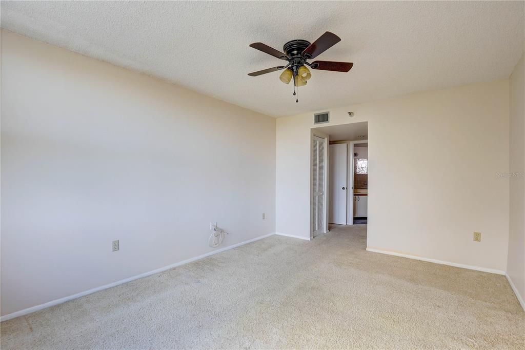 For Sale: $179,000 (2 beds, 2 baths, 1075 Square Feet)