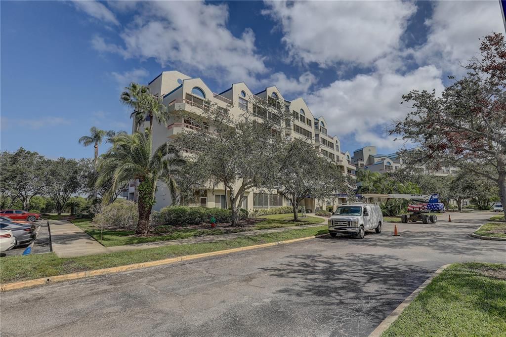 For Sale: $179,000 (2 beds, 2 baths, 1075 Square Feet)