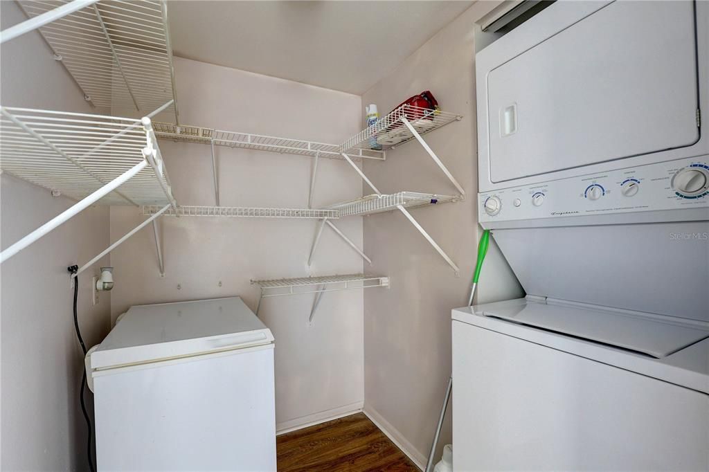 For Sale: $179,000 (2 beds, 2 baths, 1075 Square Feet)