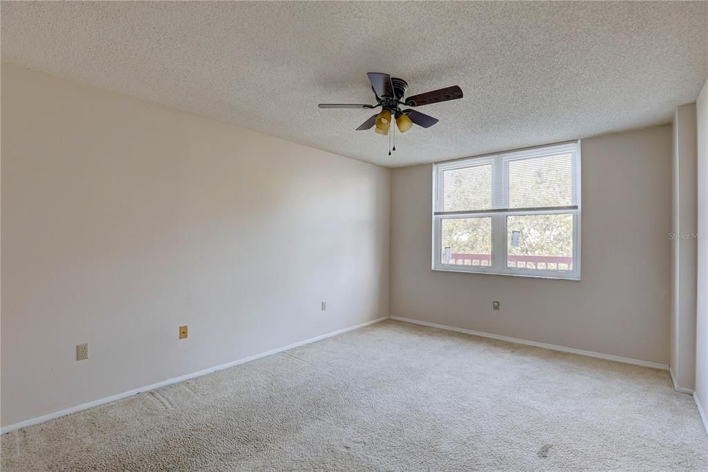 For Sale: $179,000 (2 beds, 2 baths, 1075 Square Feet)