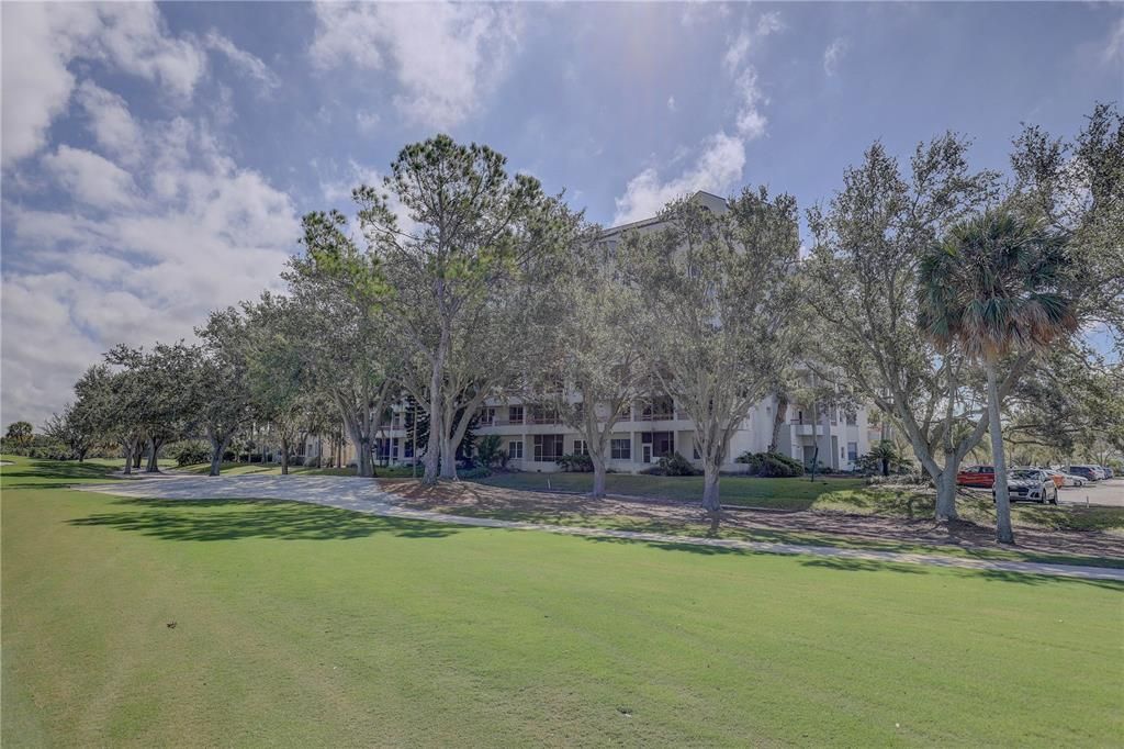 For Sale: $179,000 (2 beds, 2 baths, 1075 Square Feet)