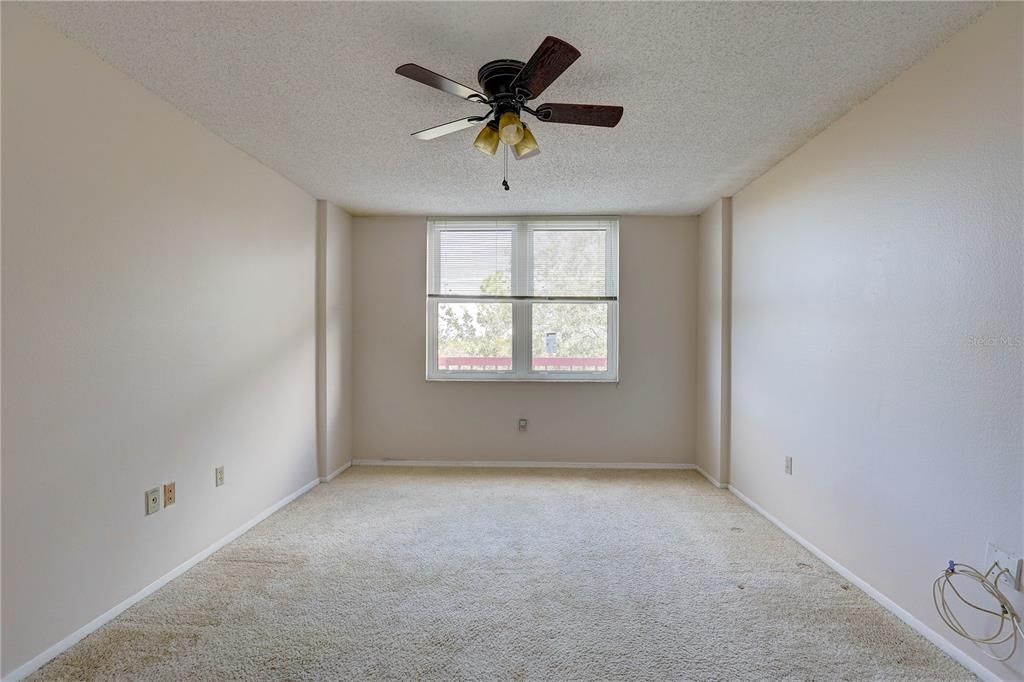 For Sale: $179,000 (2 beds, 2 baths, 1075 Square Feet)