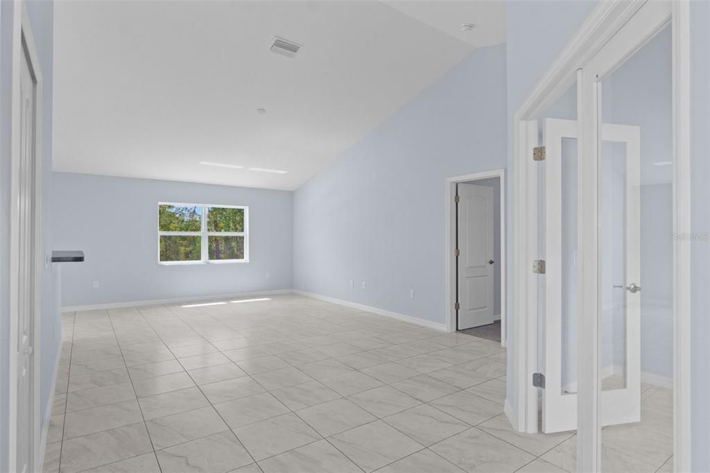 合同活跃: $343,900 (3 贝兹, 2 浴室, 1965 平方英尺)