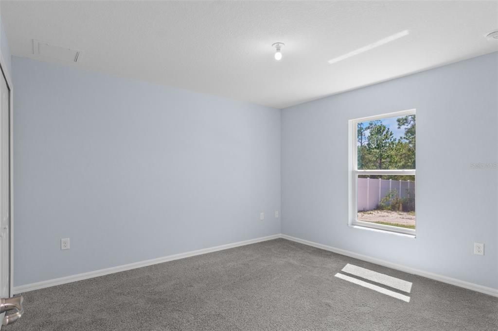 合同活跃: $343,900 (3 贝兹, 2 浴室, 1965 平方英尺)