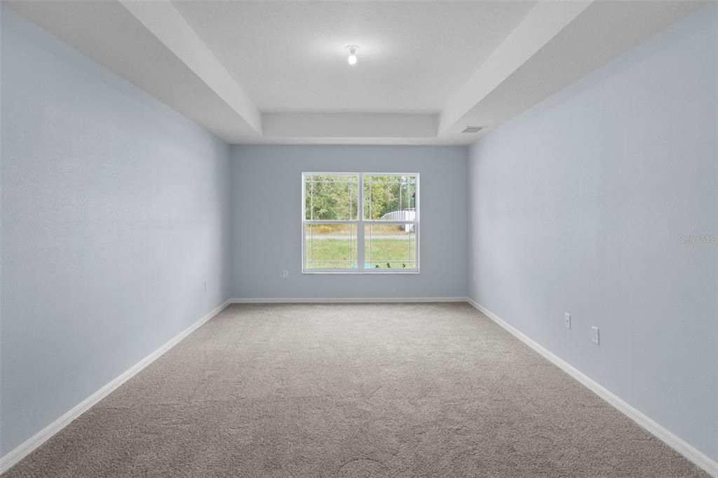 合同活跃: $343,900 (3 贝兹, 2 浴室, 1965 平方英尺)