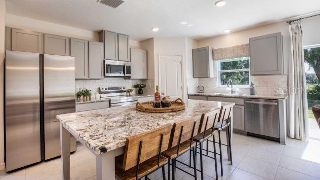 Activo con contrato: $279,900 (3 camas, 2 baños, 1674 Pies cuadrados)