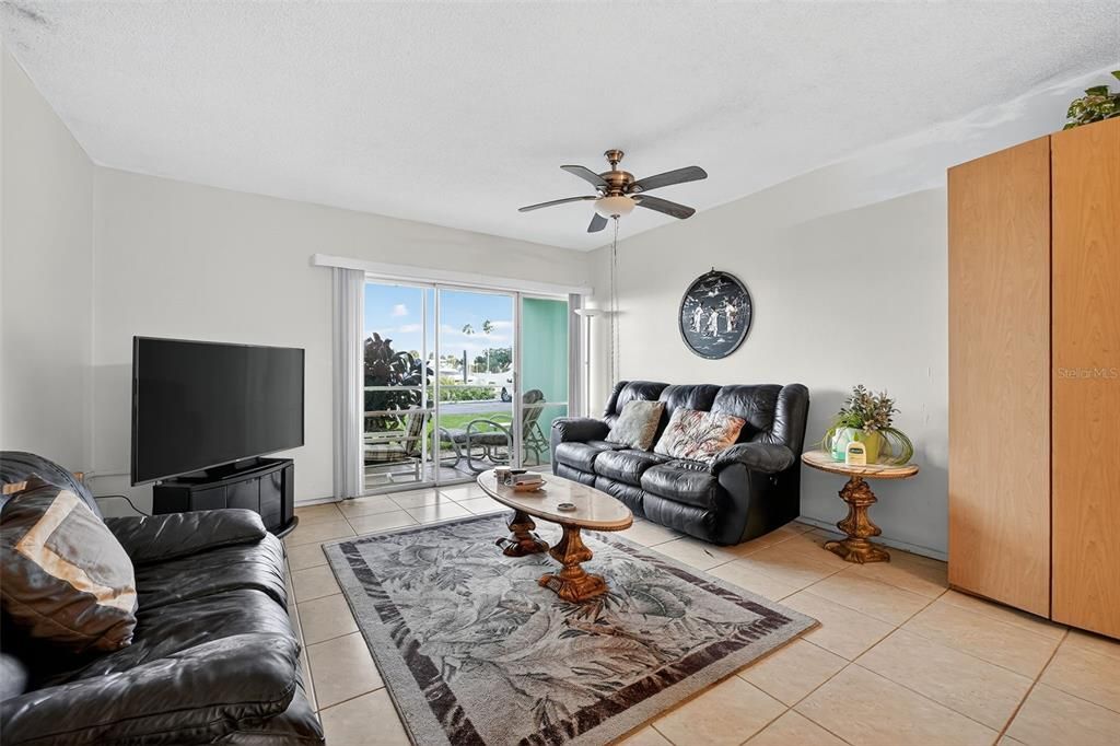 待售: $95,000 (0 贝兹, 1 浴室, 626 平方英尺)