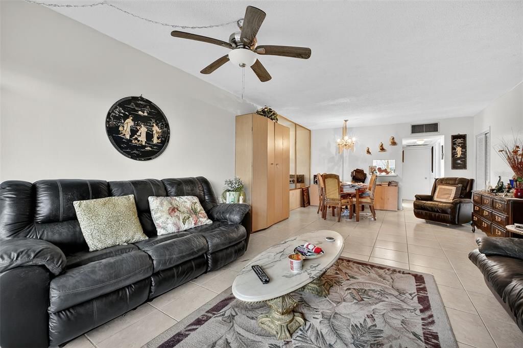 待售: $95,000 (0 贝兹, 1 浴室, 626 平方英尺)