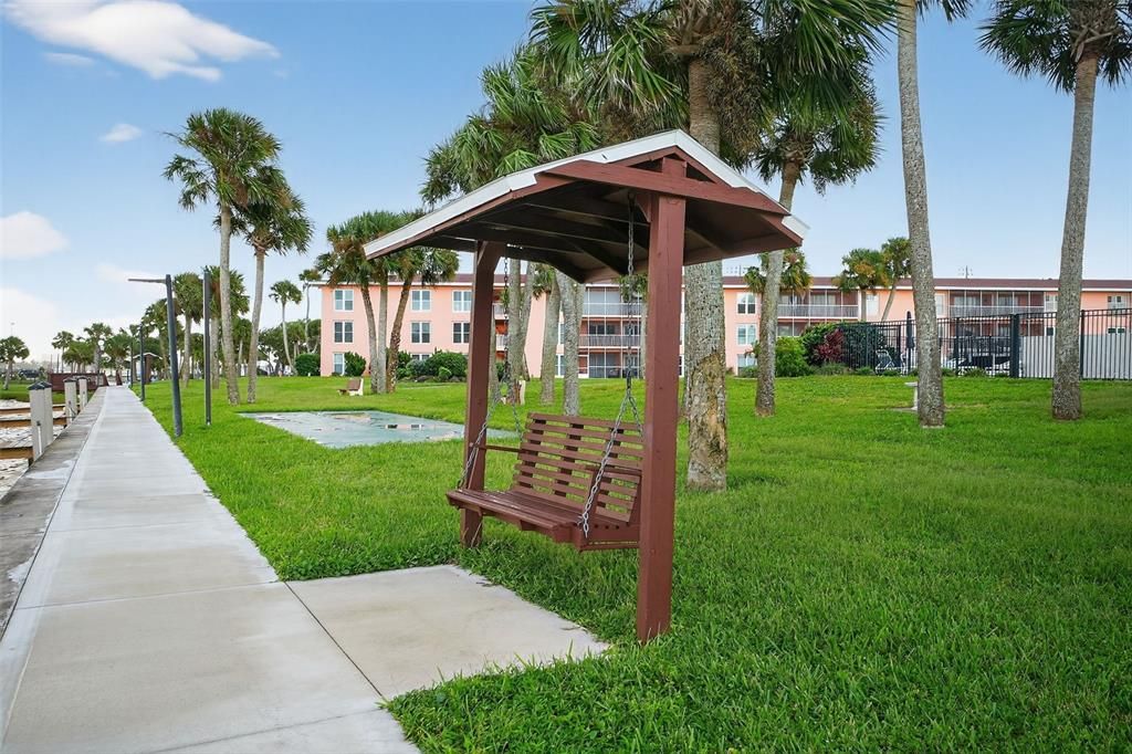 待售: $95,000 (0 贝兹, 1 浴室, 626 平方英尺)