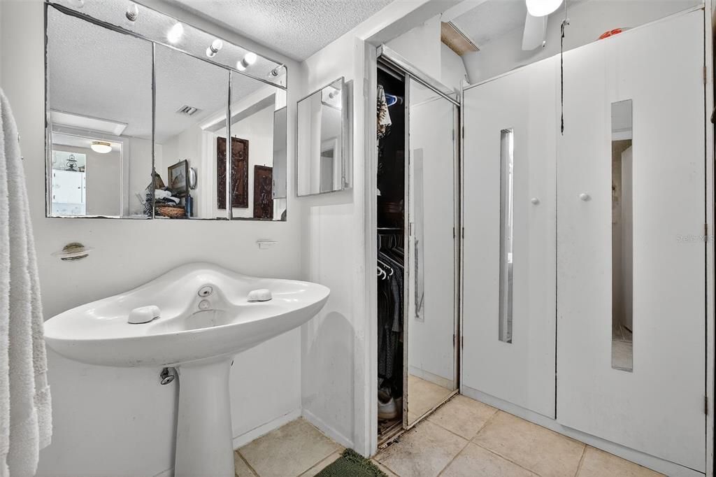 待售: $95,000 (0 贝兹, 1 浴室, 626 平方英尺)