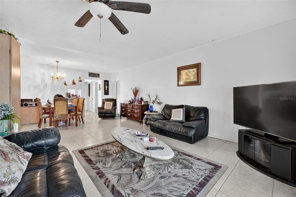 待售: $95,000 (0 贝兹, 1 浴室, 626 平方英尺)