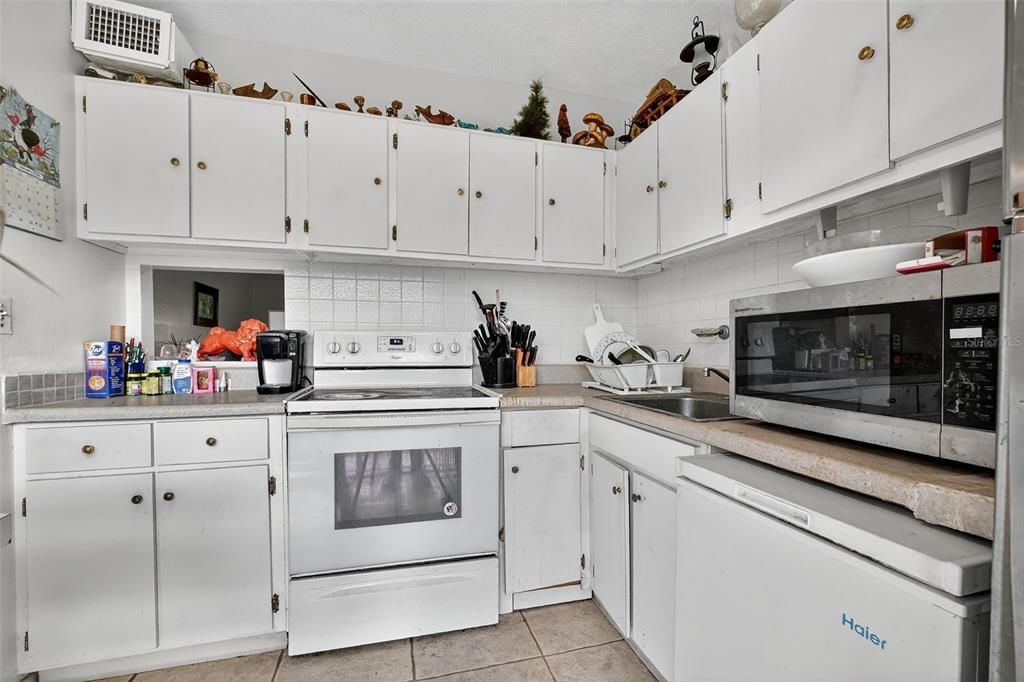 待售: $95,000 (0 贝兹, 1 浴室, 626 平方英尺)