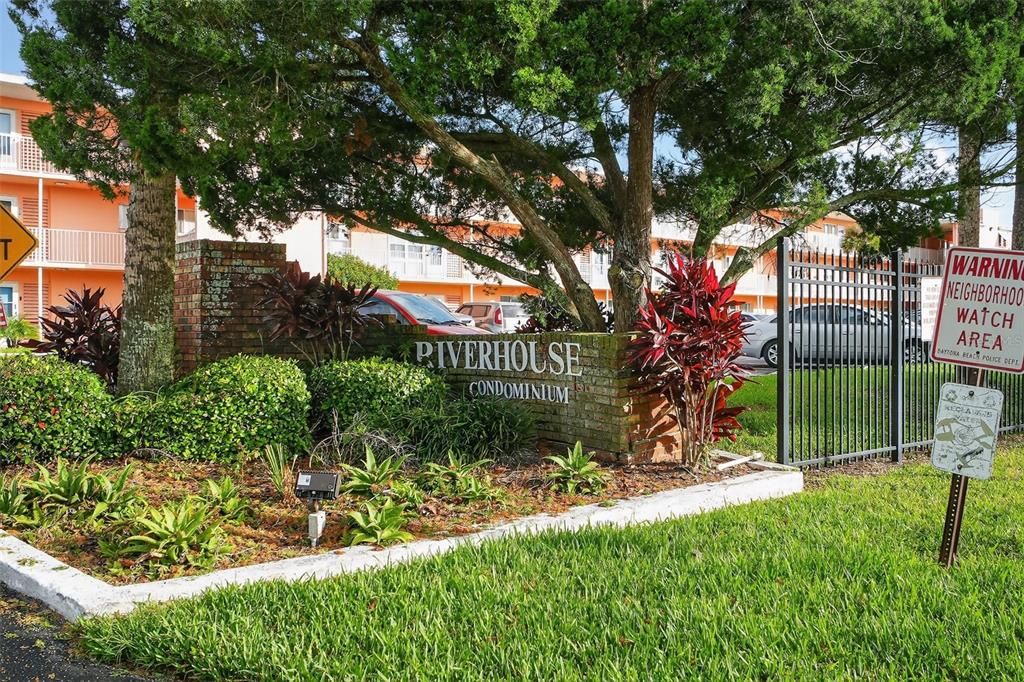 待售: $95,000 (0 贝兹, 1 浴室, 626 平方英尺)