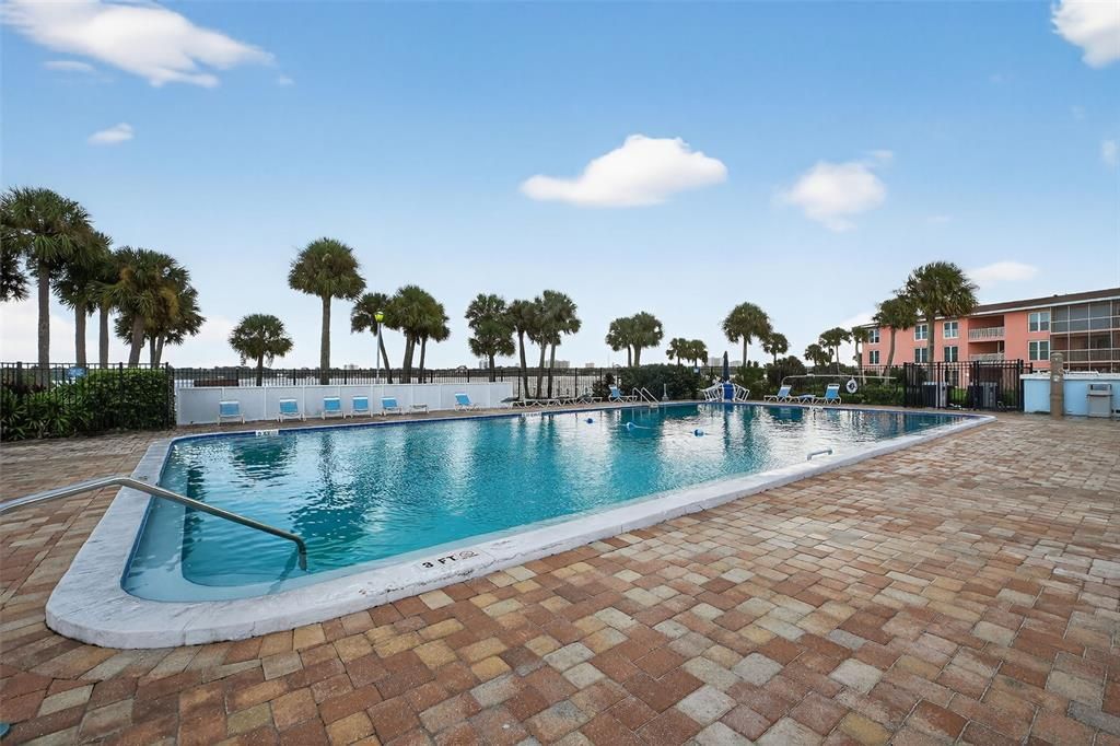 待售: $95,000 (0 贝兹, 1 浴室, 626 平方英尺)