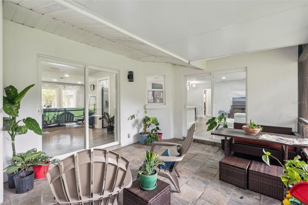 Active With Contract: $462,500 (3 beds, 2 baths, 1864 Square Feet)