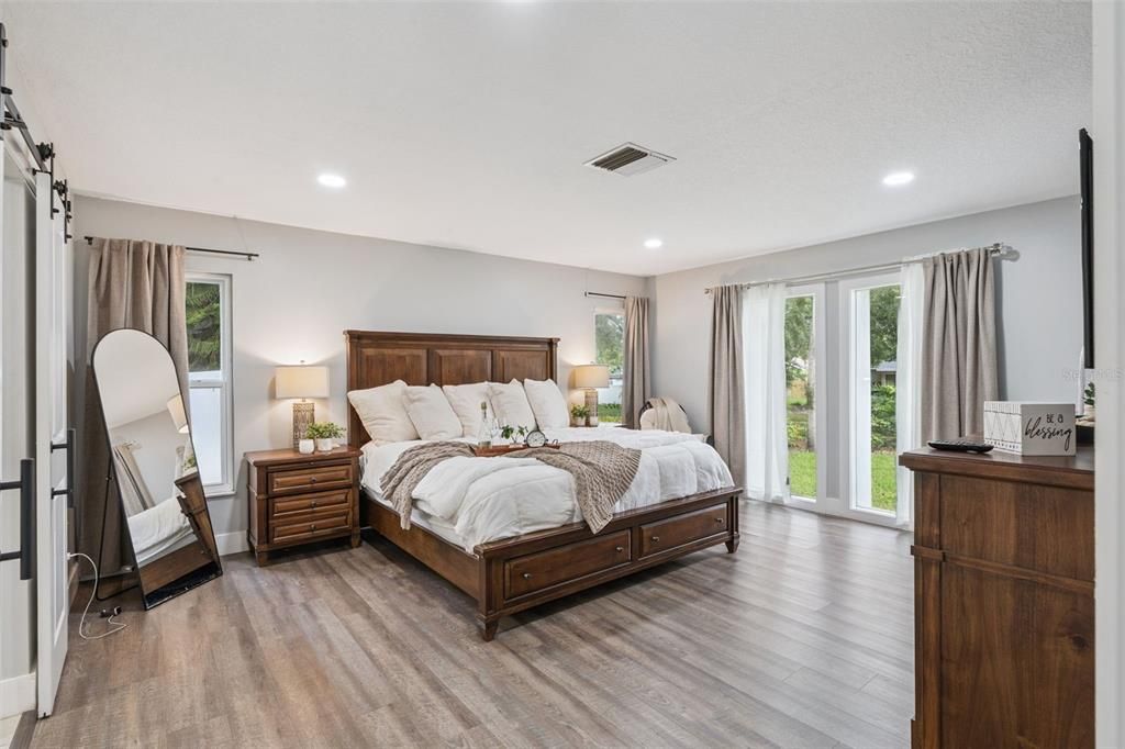 Active With Contract: $462,500 (3 beds, 2 baths, 1864 Square Feet)