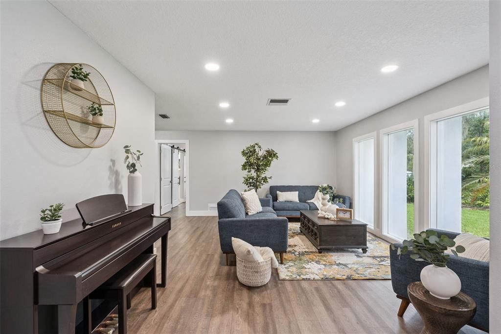 Active With Contract: $462,500 (3 beds, 2 baths, 1864 Square Feet)