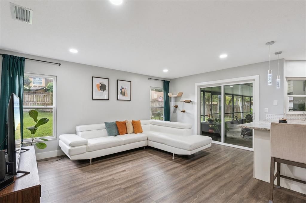 Active With Contract: $462,500 (3 beds, 2 baths, 1864 Square Feet)