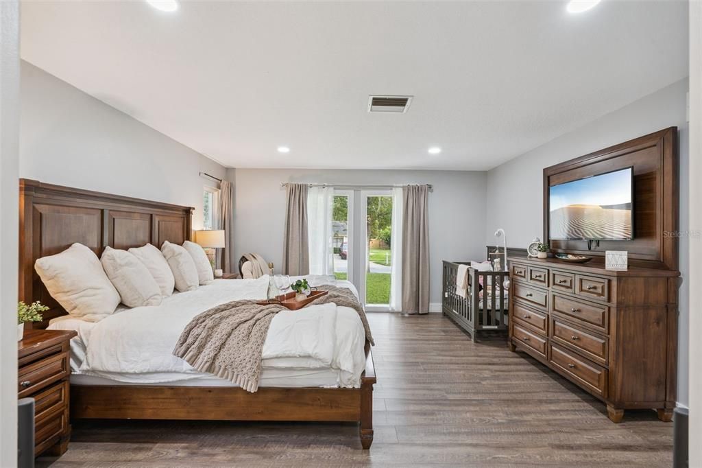 Active With Contract: $462,500 (3 beds, 2 baths, 1864 Square Feet)