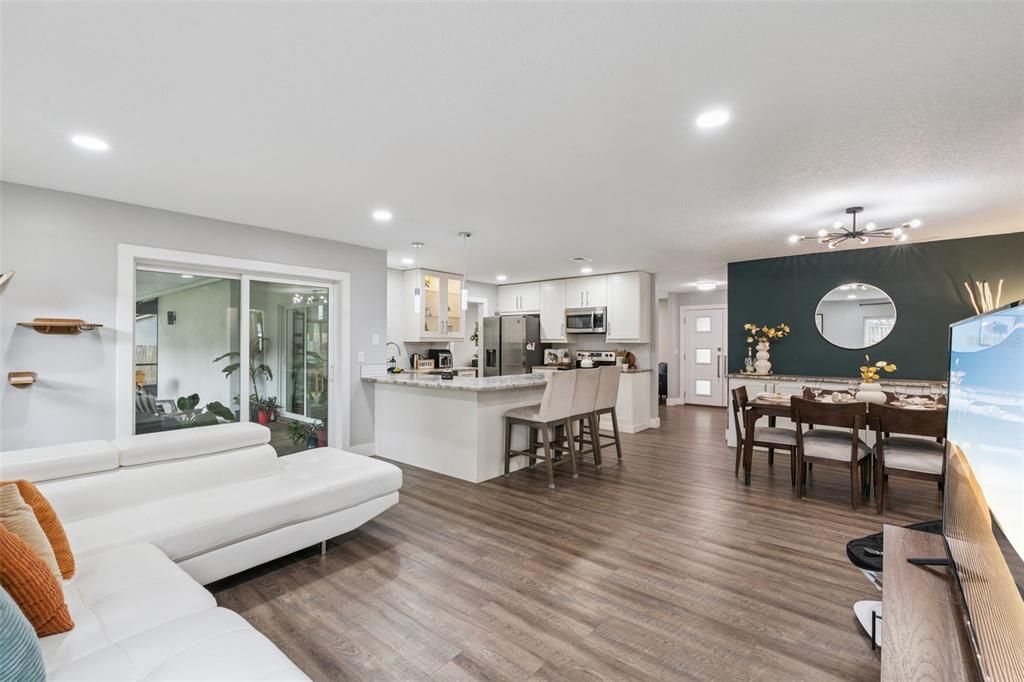 Active With Contract: $462,500 (3 beds, 2 baths, 1864 Square Feet)