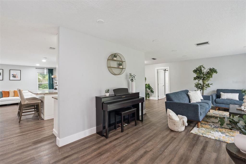 Active With Contract: $462,500 (3 beds, 2 baths, 1864 Square Feet)