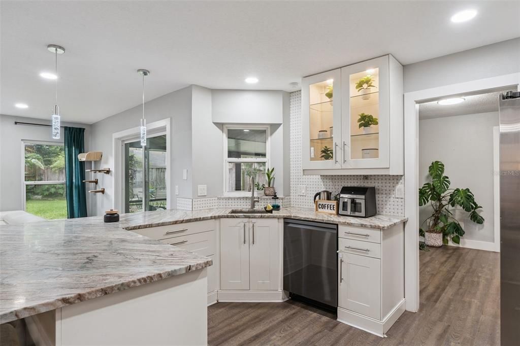 Active With Contract: $462,500 (3 beds, 2 baths, 1864 Square Feet)