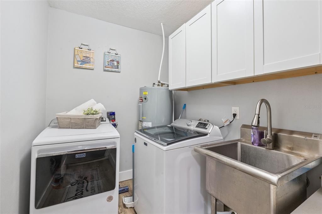 Active With Contract: $462,500 (3 beds, 2 baths, 1864 Square Feet)