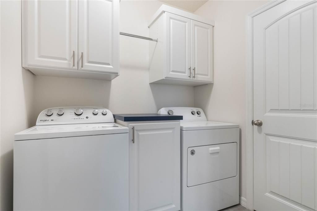 Под контрактом: $590,000 (4 спален, 3 ванн, 2500 Квадратных фут)