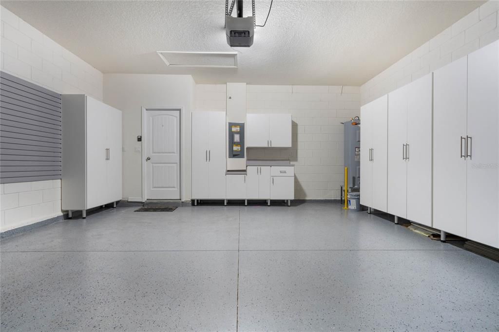 Под контрактом: $590,000 (4 спален, 3 ванн, 2500 Квадратных фут)