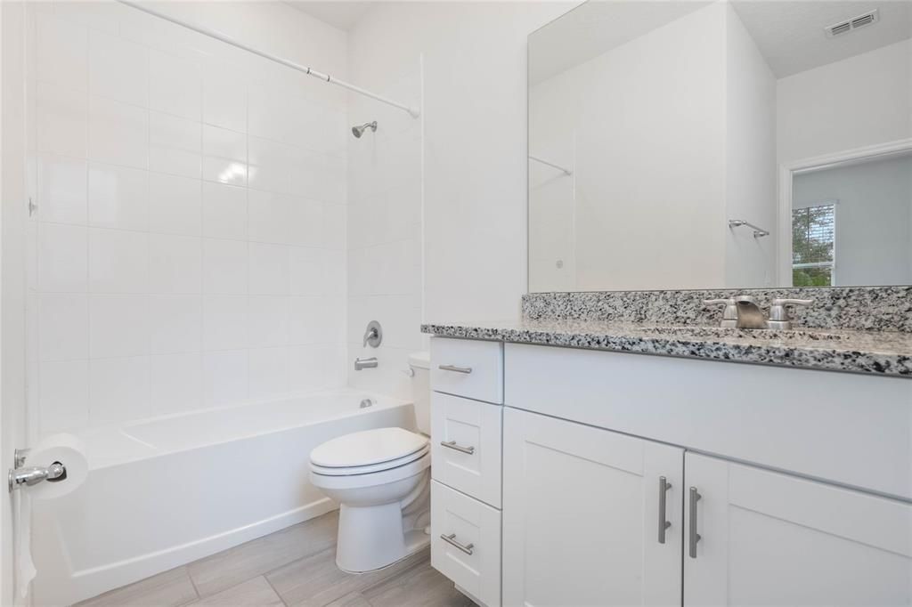 Под контрактом: $590,000 (4 спален, 3 ванн, 2500 Квадратных фут)