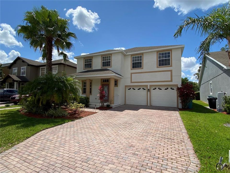 For Rent: $2,699 (3 beds, 2 baths, 2572 Square Feet)