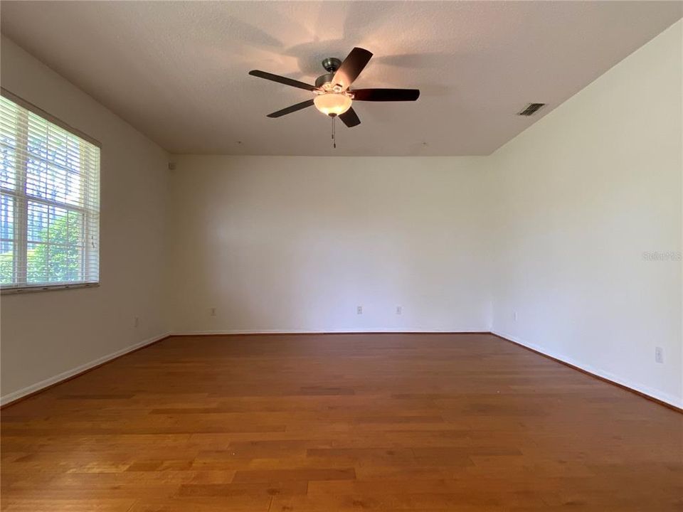 For Rent: $2,699 (3 beds, 2 baths, 2572 Square Feet)