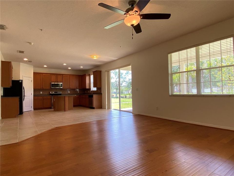 For Rent: $2,699 (3 beds, 2 baths, 2572 Square Feet)