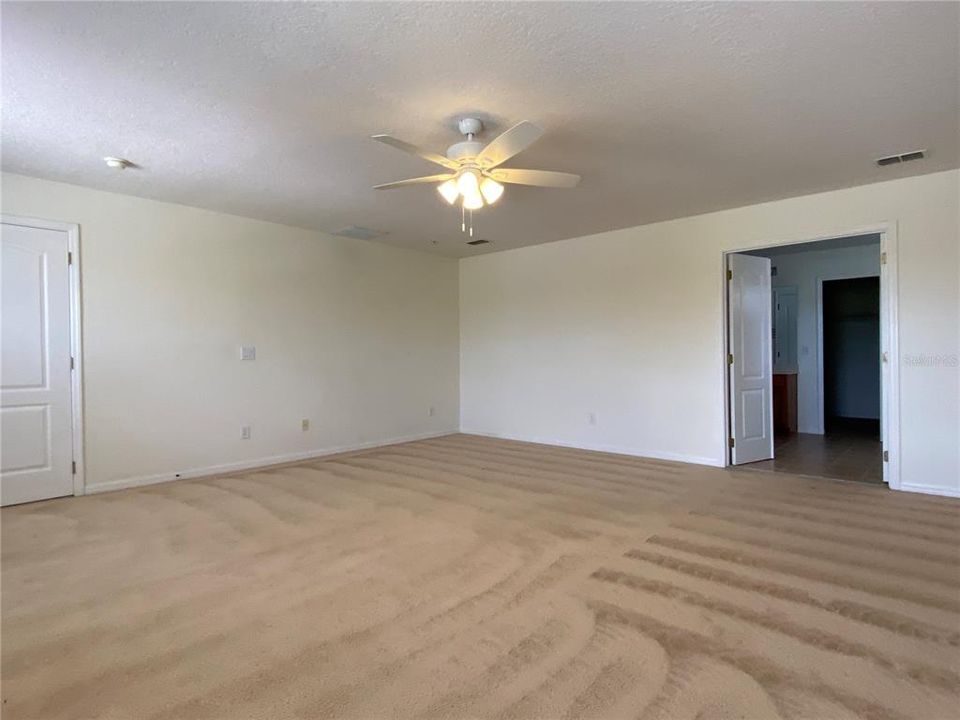 For Rent: $2,699 (3 beds, 2 baths, 2572 Square Feet)