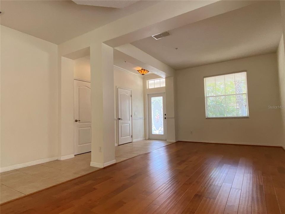 For Rent: $2,699 (3 beds, 2 baths, 2572 Square Feet)