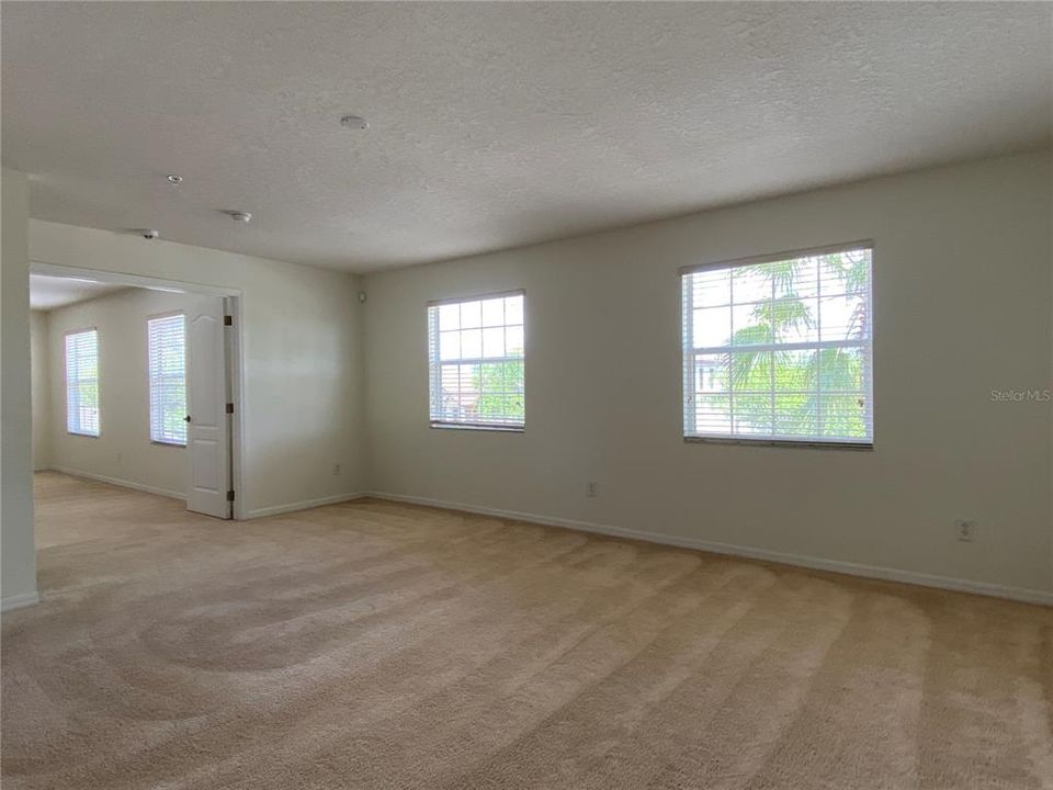 For Rent: $2,699 (3 beds, 2 baths, 2572 Square Feet)