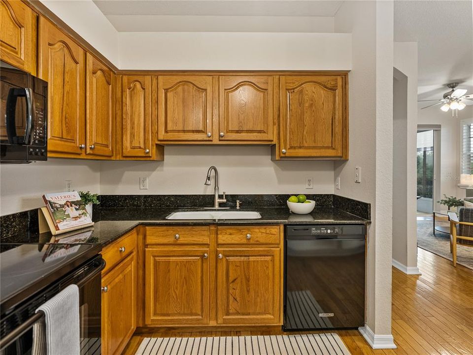 Active With Contract: $275,000 (2 beds, 2 baths, 1260 Square Feet)