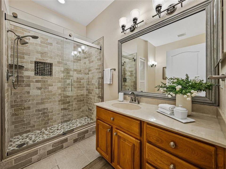 Active With Contract: $275,000 (2 beds, 2 baths, 1260 Square Feet)