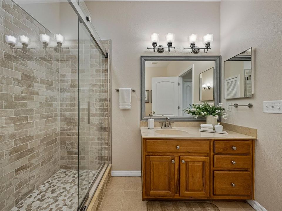 Active With Contract: $275,000 (2 beds, 2 baths, 1260 Square Feet)