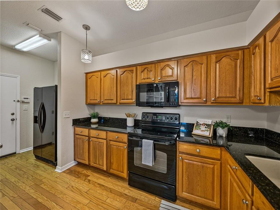 Active With Contract: $275,000 (2 beds, 2 baths, 1260 Square Feet)